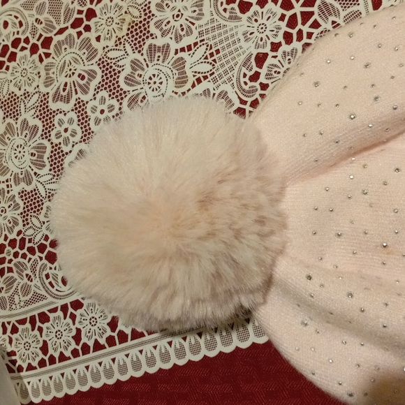 Light pink hat and glove set - Picture 4 of 9